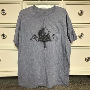 Grey Oakley Tee w/ skull